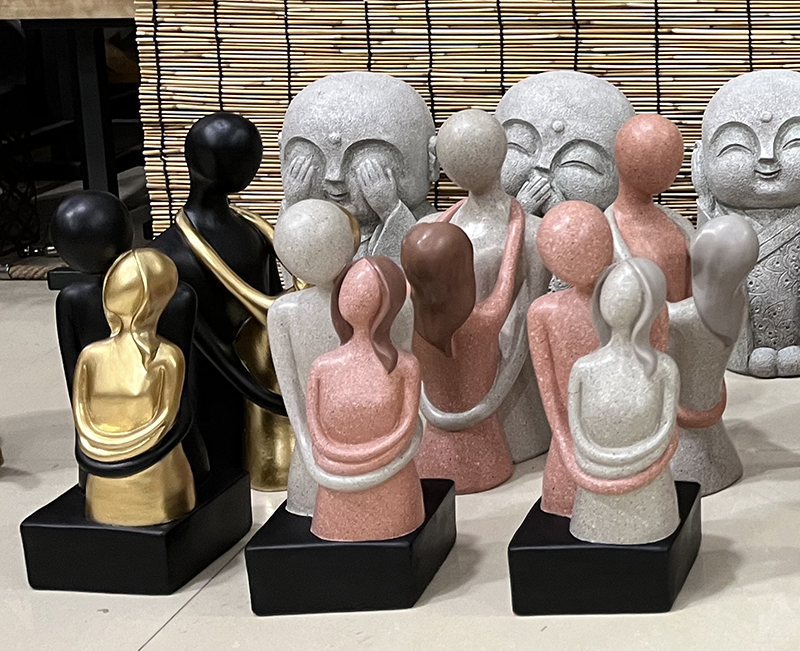 5Abstract Family Figurines (4)